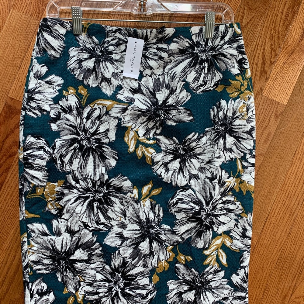 Ann Taylor Flowered Pencil Skirt